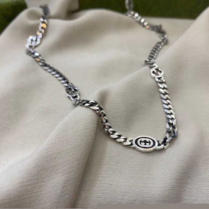 G*u*i necklaces